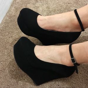 Madden Girl Black Wedges